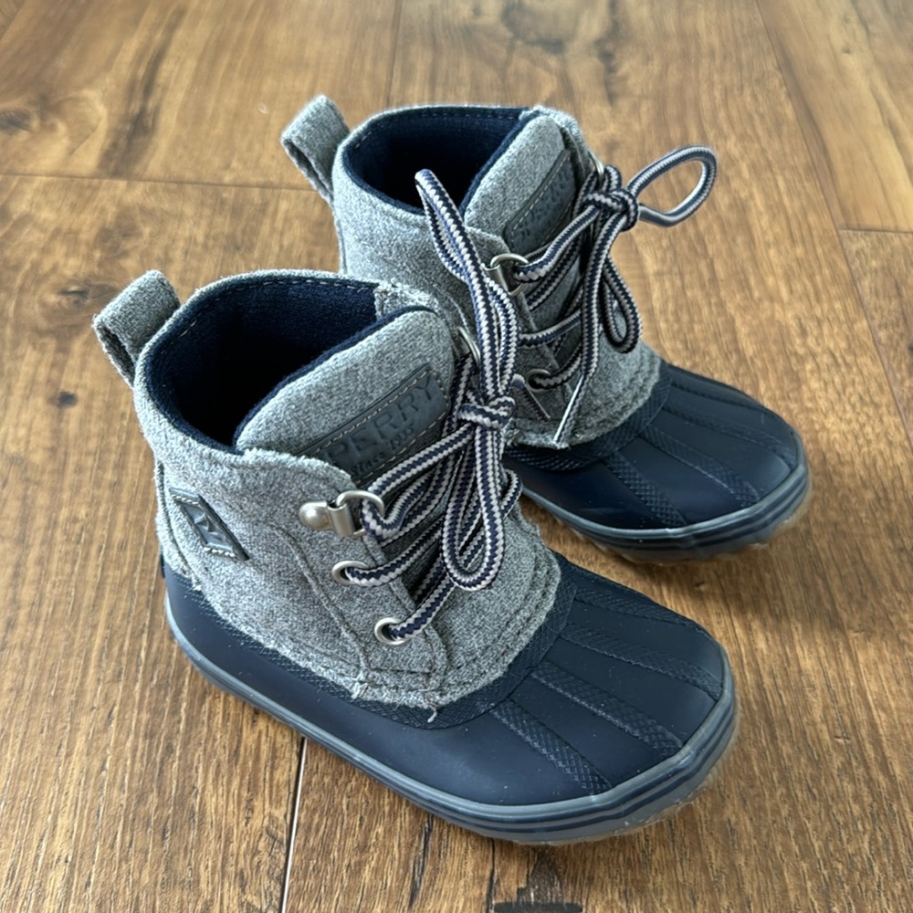 Sperry Kids Boots in Gray and Black